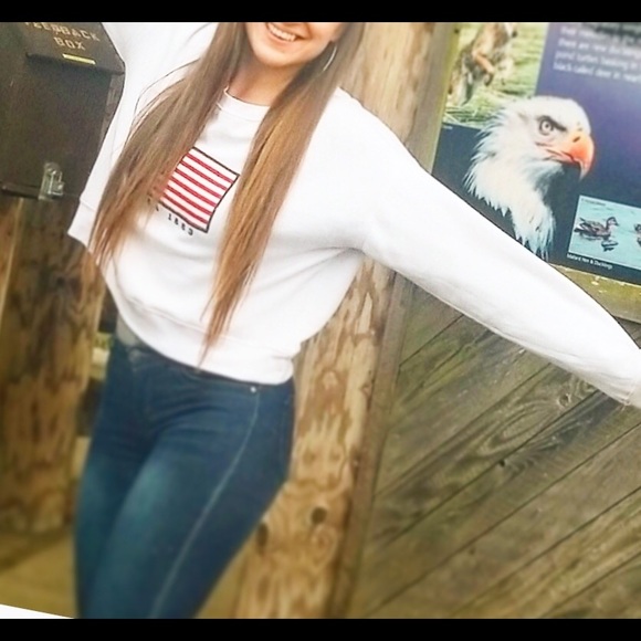 Dip white sweatshirt with American flag!! 🇺🇸 - Picture 2 of 7